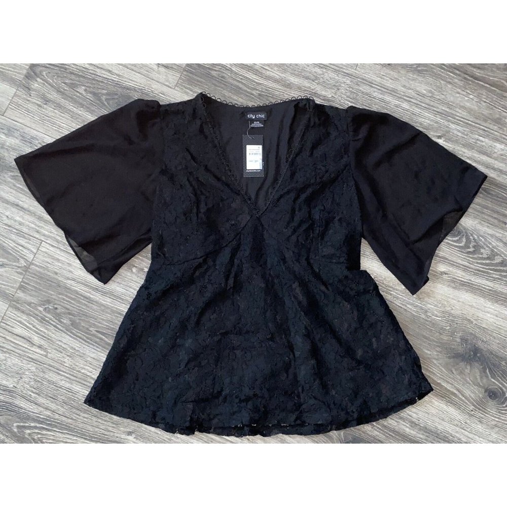 $75 City Chic Apparel Plus Size V-Necked top Shirt Sleeve Detail Size 14 NWT